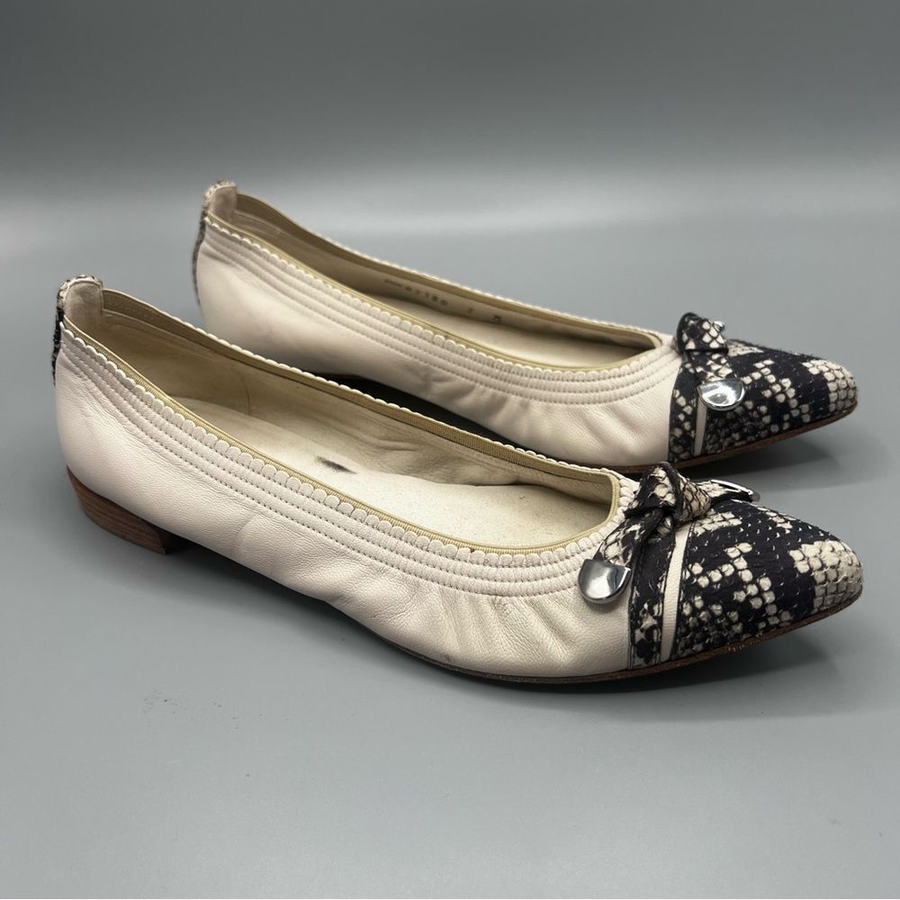 Stuart Weitzman Cream and Black Leather Snakeskin Women's Flats - Picture 6 of 6
